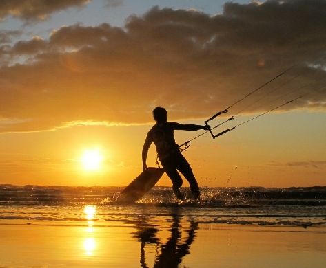 Kitesurfen op het strand van Katwijk