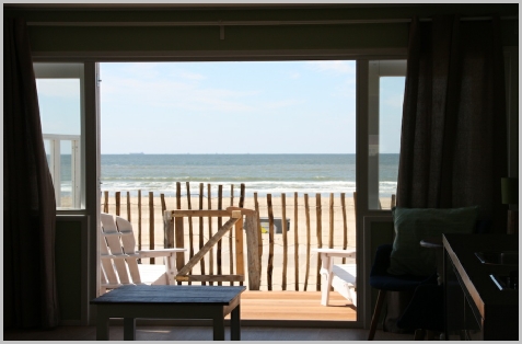 Strandterras rijk aan zee.